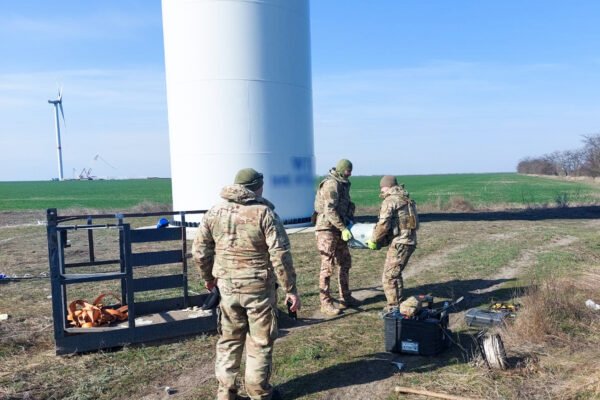 На Миколаївщині бойова частина «шахеда» застрягла у гвинті вітряка (ФОТО, ВІДЕО)