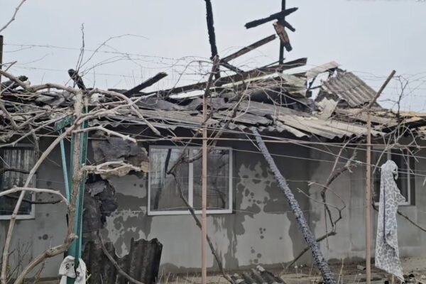 Потрощені оселі: наслідки обстрілу селища на Херсонщині (ВІДЕО)