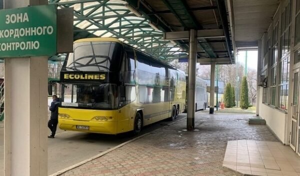 Польські протестувальники заблокували рух автобусів в пункті пропуску “Медика” – “Шегині”