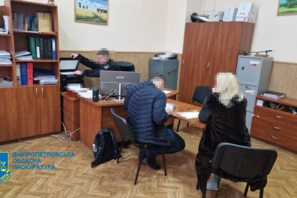 На Дніпропетровщині експосадовиця Держпродспоживслужби систематично вимагала хабарі з підлеглих (ФОТО)