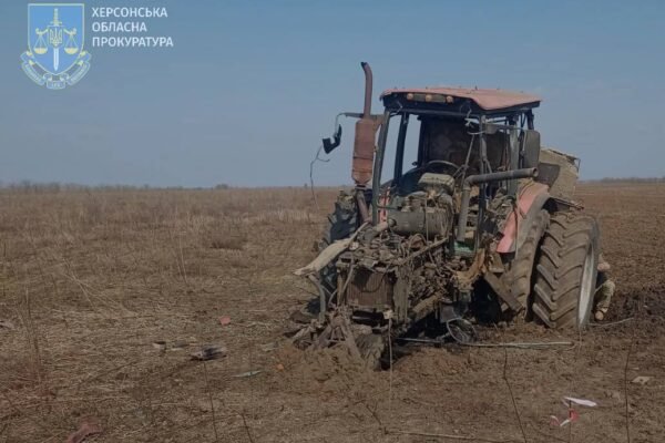 На Херсонщині трактор підірвався на російській міні: водій загинув (ФОТО)