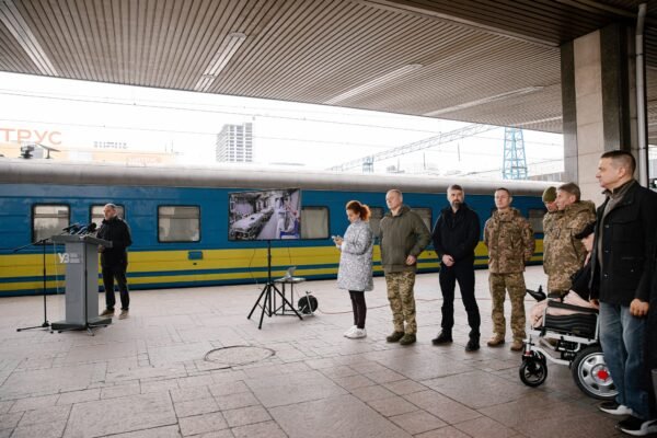 У Києві презентували медичний евакуаційний поїзд для потреб ЗСУ (ФОТО)