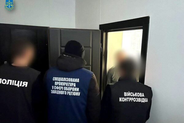 На Хмельниччині працівниця ТСК у змові зі стоматологом пропонувала уникнути мобілізації за 10 тис. доларів