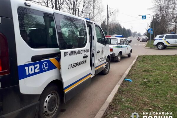 На Одещині на вулиці знайшли тіло чоловіка у військовій формі