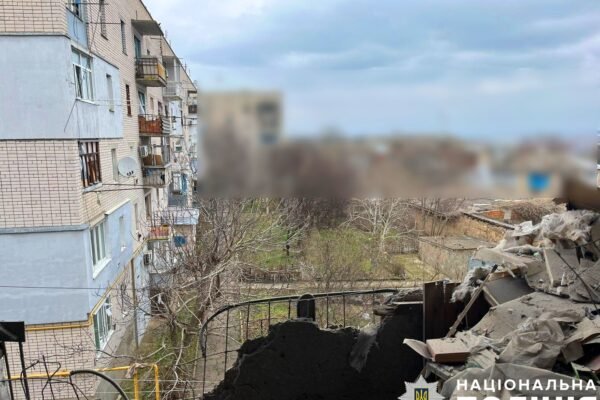 На Херсонщині окупанти вдарили з танка по селу: Поранено трьох правоохоронців