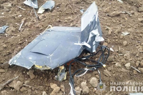 На Вінниччині в полі знайшли частини збитого ворожого дрона (ФОТО)