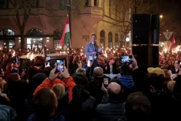 У Будапешті відбулася багатотисячна акція протесту з вимогою відставки Орбана (ФОТО)