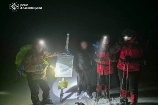На Івано-Франківщині в горах заблукали двоє туристів (ФОТО)
