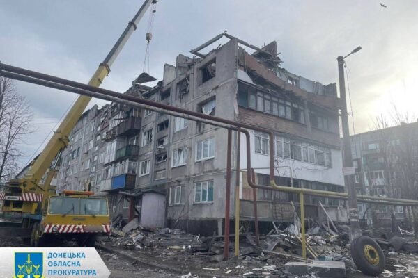 Росіяни ввечері 12 березня вдарили авіаракетою по Мирнограду: Двоє загиблих, 5 поранених (ФОТО)