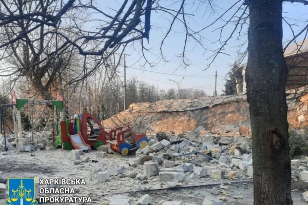 Російські окупанти дронами обстріляли житловий район у Харкові