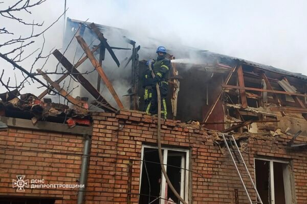 Нікопольщина вночі зазнала трьох атак: Пошкоджено ЛЕП, зайнялася пожежа