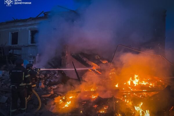 Наслідки обстрілів на Донеччині: У Гірнику зруйновано школу, гаражі та автівки