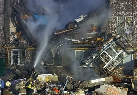 Патрульні показали перші хвилини після влучання у Кривому Розі (ВІДЕО)