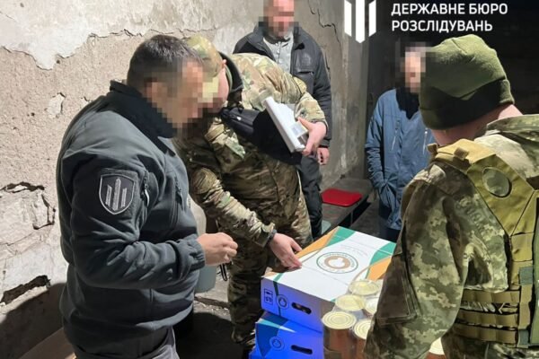 Начальник продскладу з та керівник їдальні військової частини на Донеччині списали та продали 3 тонни продуктів для ЗСУ