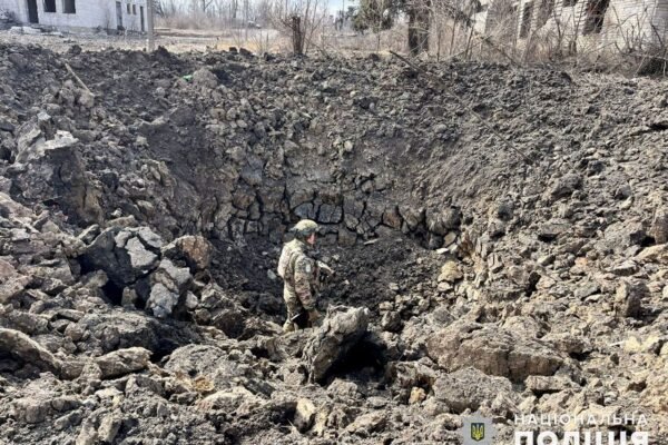 На Донеччині окупанти поранили двох людей та зруйнували майже 30 будинків