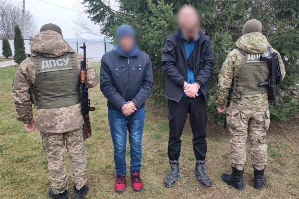“Перегони” на кордоні: як двоє чоловіків намагалися незаконно втекти до Румунії (ФОТО, ВІДЕО)
