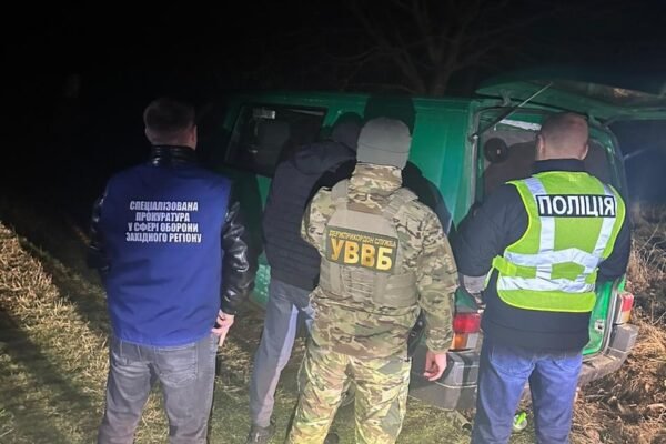 21-річний буковинець пропонував 1000 доларів та 1000 євро прикордоннику за виїзд з країни поза межами пункту пропуску