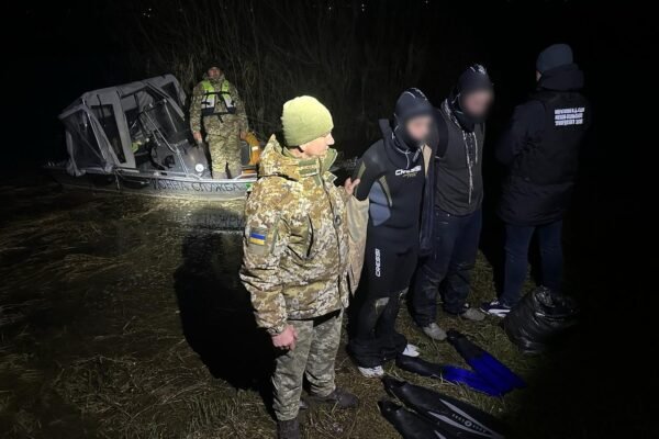 На березі Дністра затримали ухилянтів у гідрокостюмах