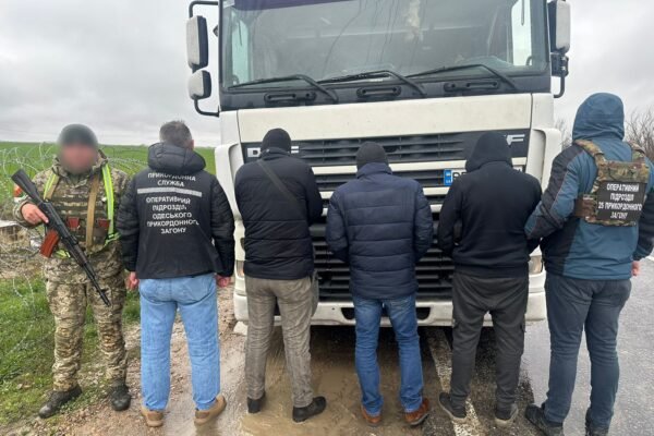 Далекобійник з Миколаївщини намагався вивезти ухилянтів фурою до Молдови