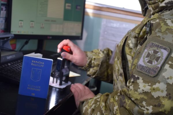 За 4500 доларів став “татом” для трьох литовських дітей: на кордоні з Угорщиною затримали 26-річного чоловіка