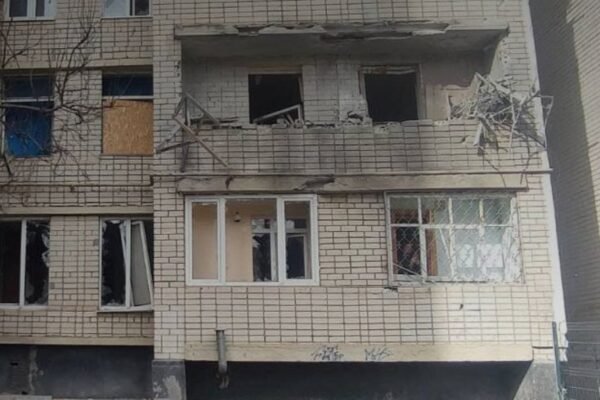 Росіяни вдарили по Херсону: Зафіксовано прямі влучання у п’ять будинків (ФОТО)