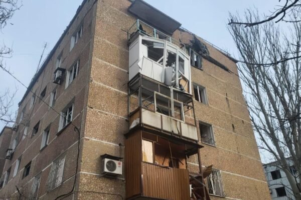 По центру Курахового росіяни вдарили КАБом: Майже два десятки поранених (ФОТО)