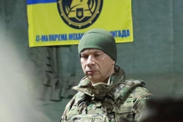 Ворог намагається прорвати оборону у смугах трьох бригад: Сирський побував на Авдіївському напрямку