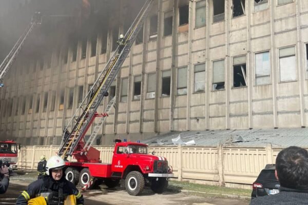 Удар по Харкову: під завалами можуть перебувати 10 людей