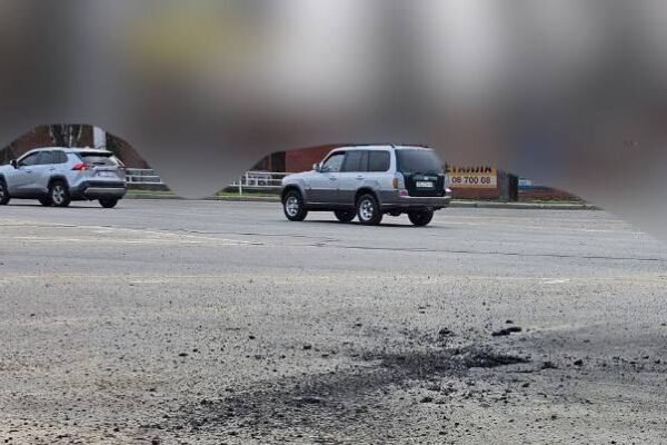 Окупанти обстріляли таксі у Херсоні: загинув водій, двоє поранених (ФОТО)