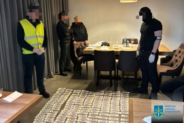 Посадовицю інституту НААН України затримали на хабарі в понад 21 тисячу доларів (ФОТО)