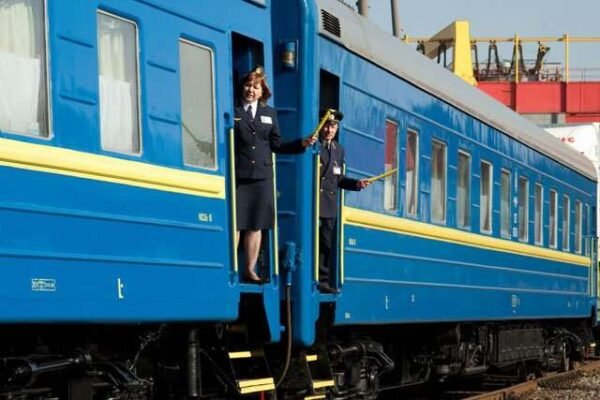 Низка потягів затримується через ракетний удар по Одесі