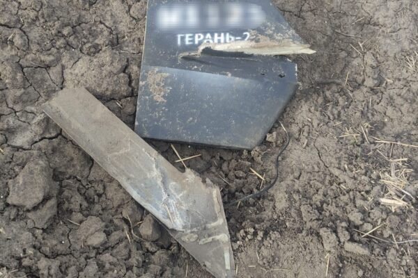 В полі на Вінниччині тракторист виявив уламки безпілотника