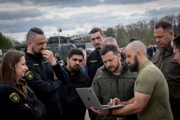 Зеленському продемонстрували українську відповідь на ворожий “Ланцет” (ВІДЕО)