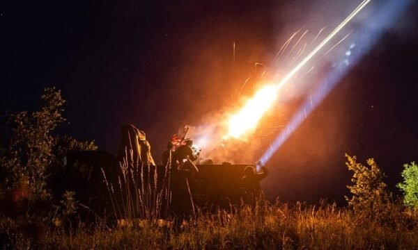 Росіяни вночі двома хвилями запускали по Україні дрони. Під атакою опинилися центральні та західні регіони