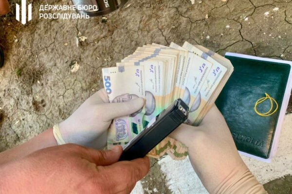 На хабарі за закриття справи затримано правоохоронця з Кропивницького