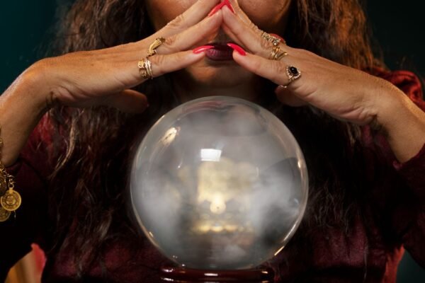 Молода тернополянка заплатила псевдоворожці 320 тис. грн за “приворот”