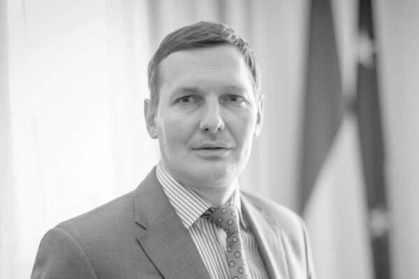 Одну з вулиць Харкова перейменували на честь загиблого в авіатрощі заступника міністра МВС Єніна