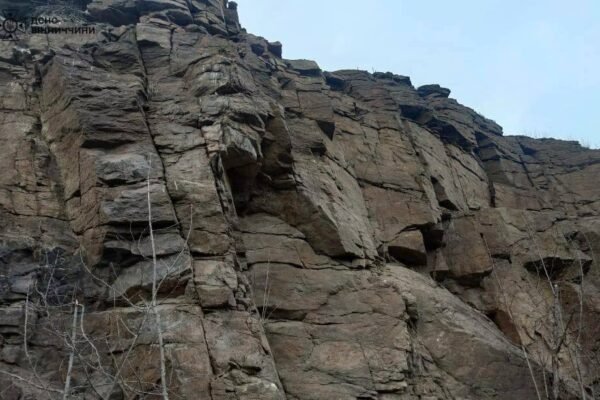 Трагедія на Вінниччині: Двоє підлітків упали в кар’єр, один з них загинув