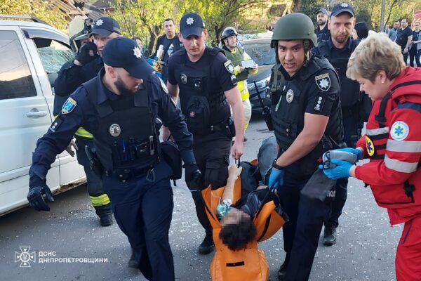 Ввечері 14 квітня окупанти завдали ракетного удару по Дніпру: Відомо про 13 поранених