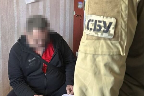 На Харківщині СБУ затримала водія, який на шкільному автобусі возив окупантів на ротацію
