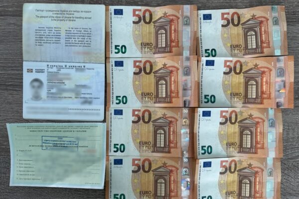 На кордоні з Румунією 26-річний чоловік намагався виїхати з країни за хабар