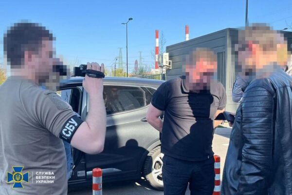 Обклали «даниною» українських імпортерів: затримані високопосадовці регіональних митниць (ФОТО)