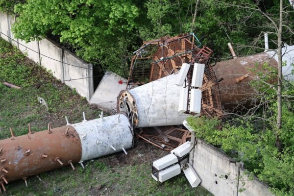 Удар по телевежі Харкова: в ОВА показали наслідки влучання ракети (ФОТО)