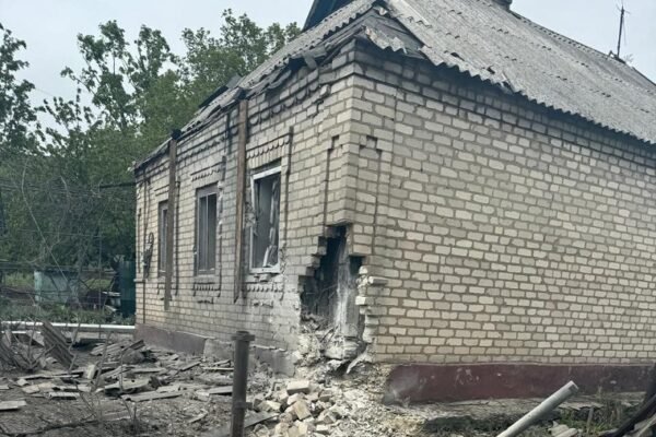 Окупанти обстріляли житлові будинки на Донеччині, є поранені