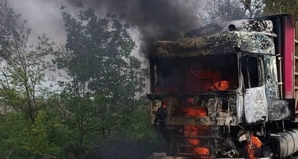 Російський дрон атакував авто на Херсонщині. Є поранений