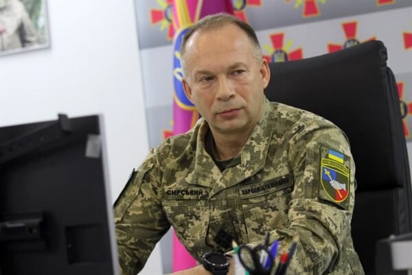 Окупанти зав’язли біля Вовчанську у Харківській області, – Сирський