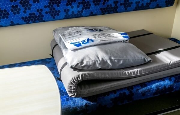 “Укрзалізниця” підвищила ціну на постільну білизну в потягах
