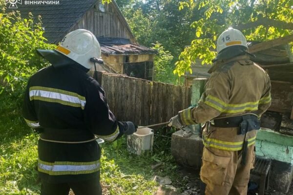 На Вінниччині двоє людей впали у 8-метровий колодязь. Врятувати вдалося лише одного