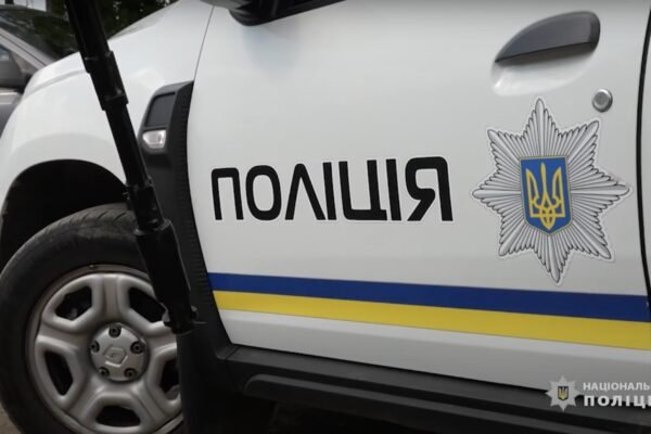 На блокпосту у Сумах чоловік, оголошений в розшук, наїхав на поліцейського (ВІДЕО)