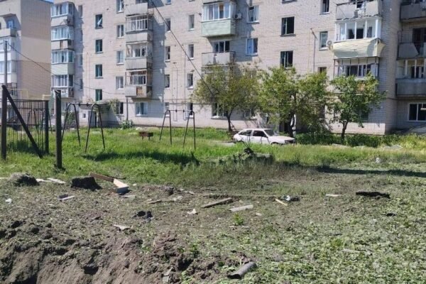 Росіяни скинули два КАБи на будинки у Білопіллі (ФОТО)